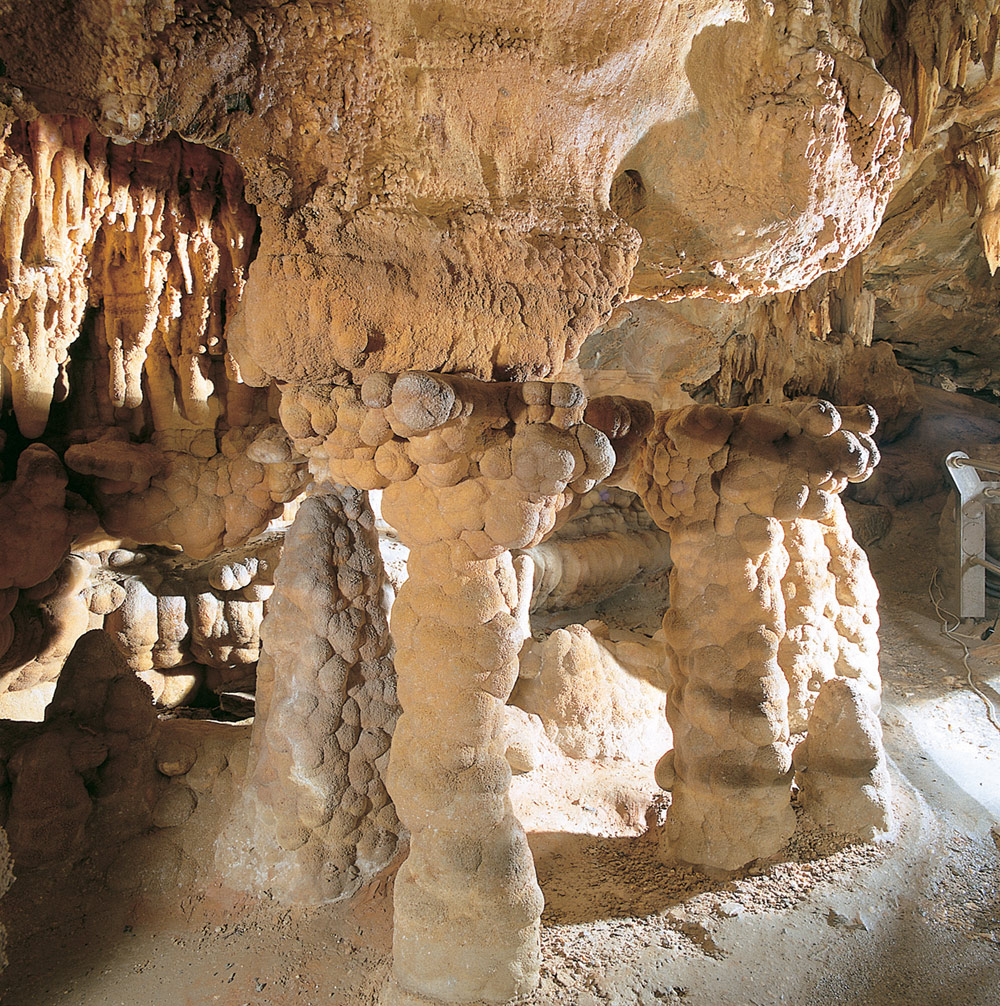 Stalagmiten und Stalaktiten, Toirano Höhlen